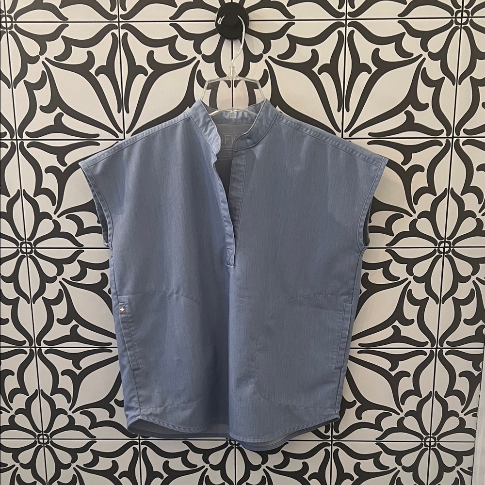 FIGS Rafaela oversized scrub top, heather indigo, size XXS